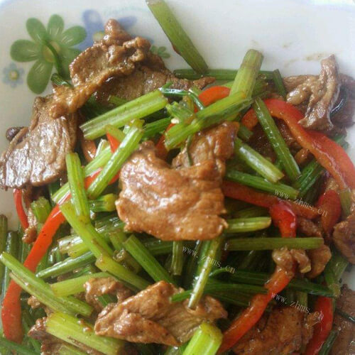 回味无穷的芹菜蒜子炒瘦肉