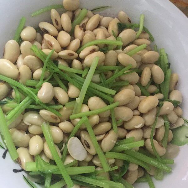 色泽鲜亮的黄豆咸菜