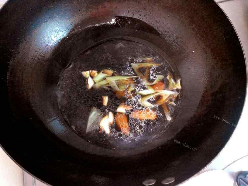 美味的炝锅风板鱼做法图解3)