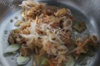 好吃的辣白菜炒青豆做法图解2)