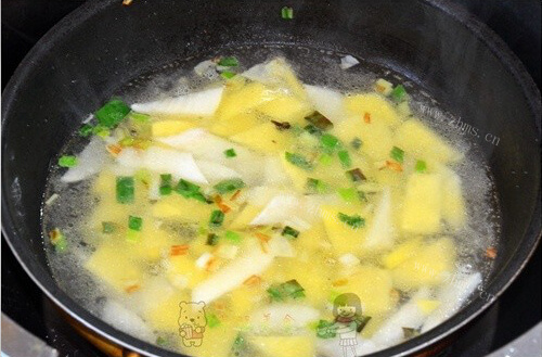 易做好吃的海鲜蔬菜烩饼做法图解5)