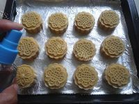 好吃的广式咖喱肉松月饼做法图解15)