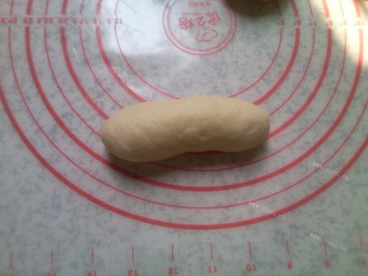 好吃的鸡蛋热狗面包做法图解5)