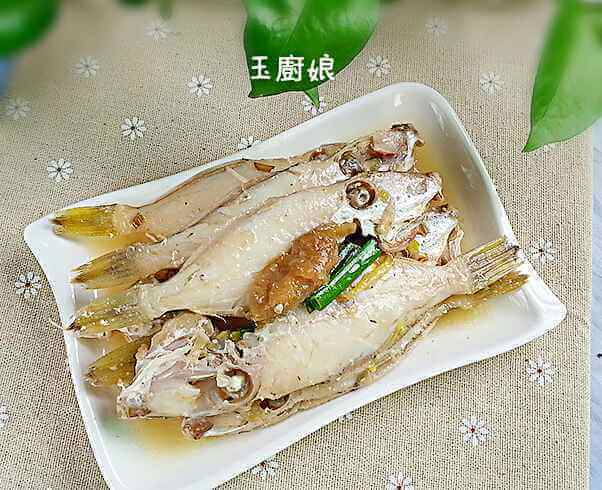 咸梅焖剥皮鱼的做法做法图解8)