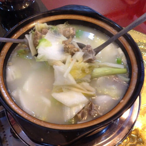 美味的丽江腊排骨火锅