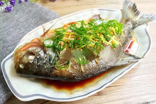 美味的秘制清蒸鱼做法图解5)