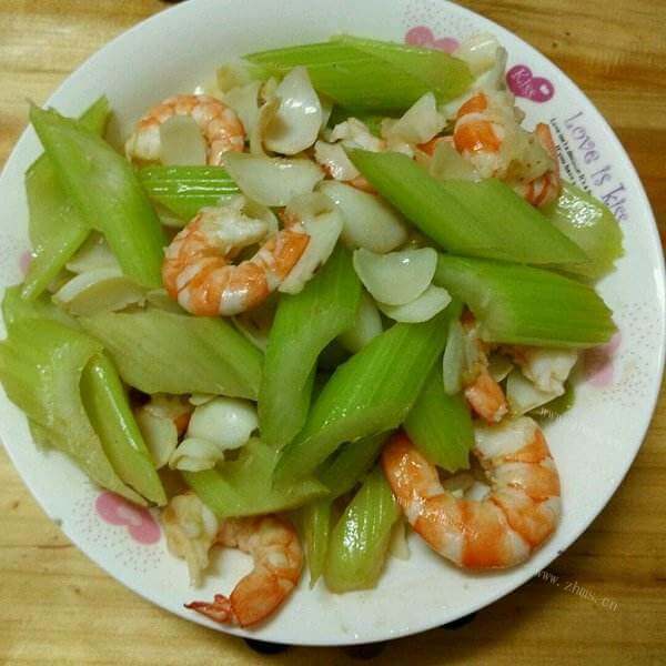 家庭版核桃西芹百合炒虾仁