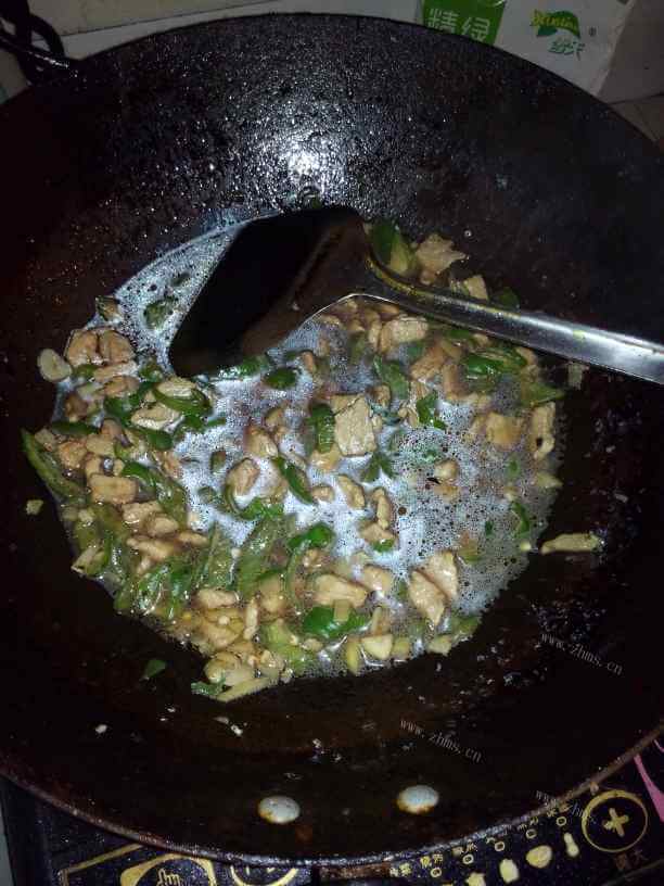 湖南特色小吃 美味辣椒炒肉盖浇米粉做法图解7)