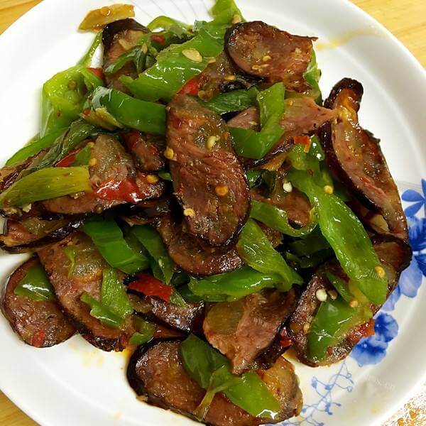 美味的青椒炒脊肉