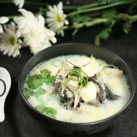 清淡鱼头豆腐汤的家常做法
