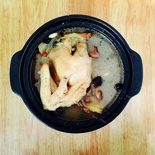 砂锅炖鸡汤
