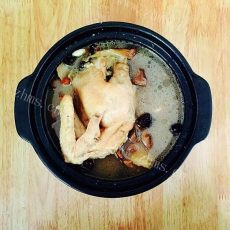 砂锅炖鸡汤