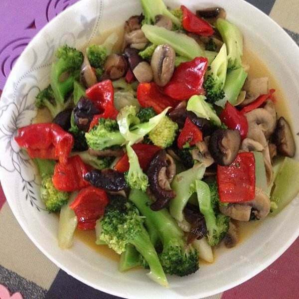口感好的西兰花烩双菇