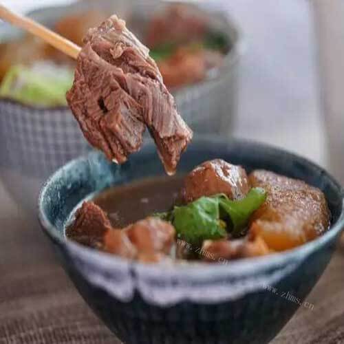 清淡的清炖牛肉萝卜黄豆汤