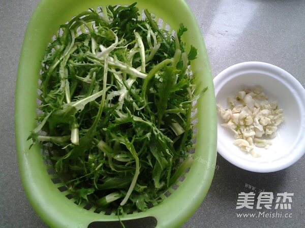 自制蒜蓉苦菊做法图解3)
