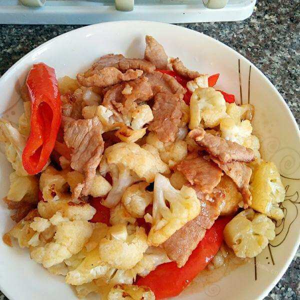 味道不错的爆炒肉片塔菜花