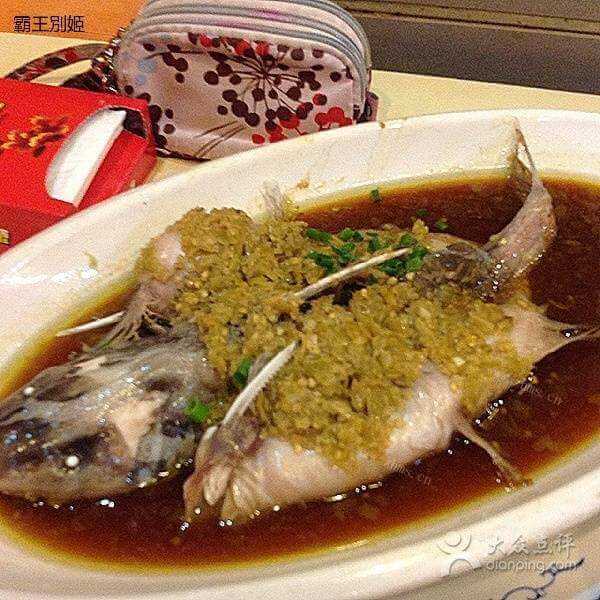 好吃的泡菜蒸鱼头