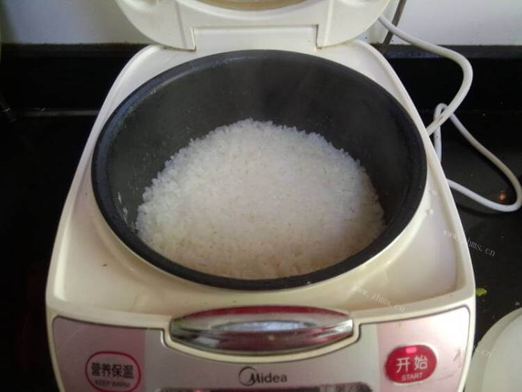 美味的牛肉丁扁豆饭做法图解5)