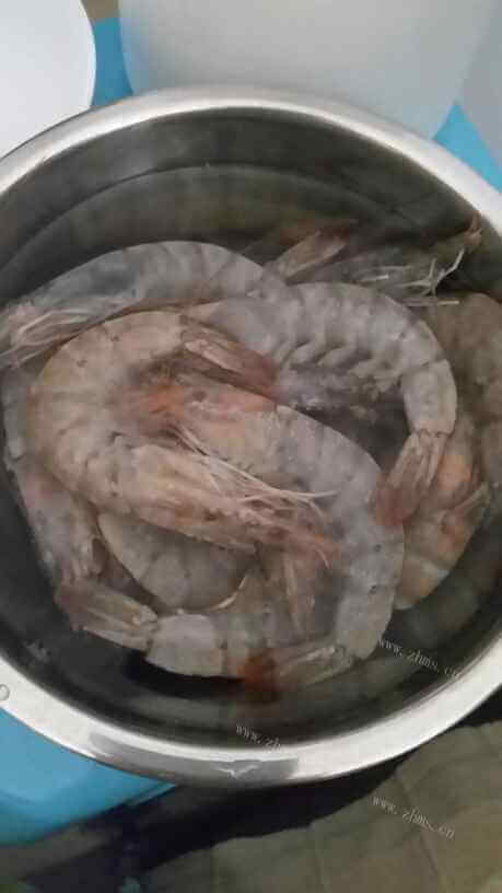 美味简单快手蒜香虾做法图解1)