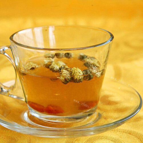 美味的柠檬枸杞菊花茶