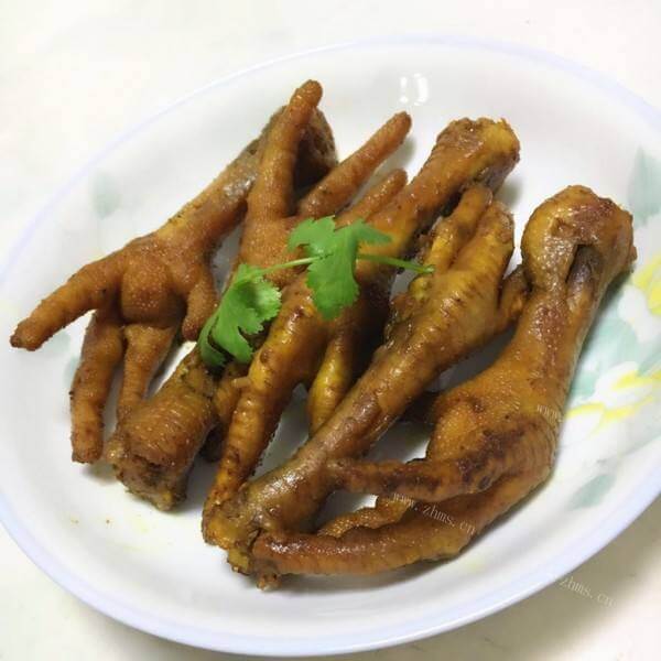美味可口的烧烤味炒凤爪
