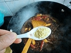 鱼头鸳鸯火锅做法图解15)
