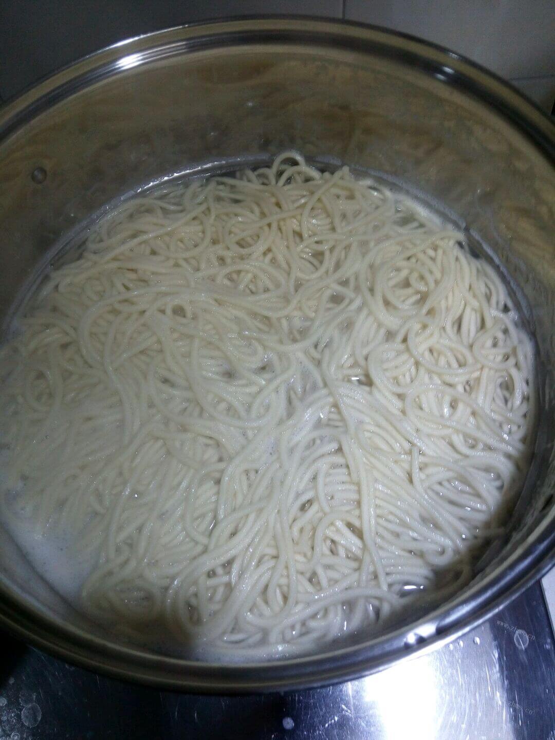 好吃的肉丸子面条做法图解3)