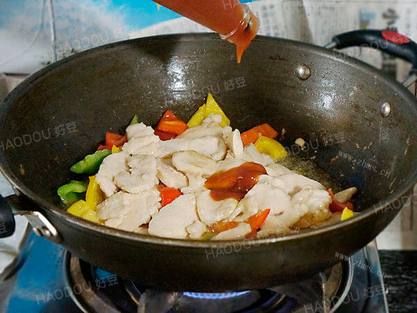 美味的番茄沙司鸡肉片做法图解4)