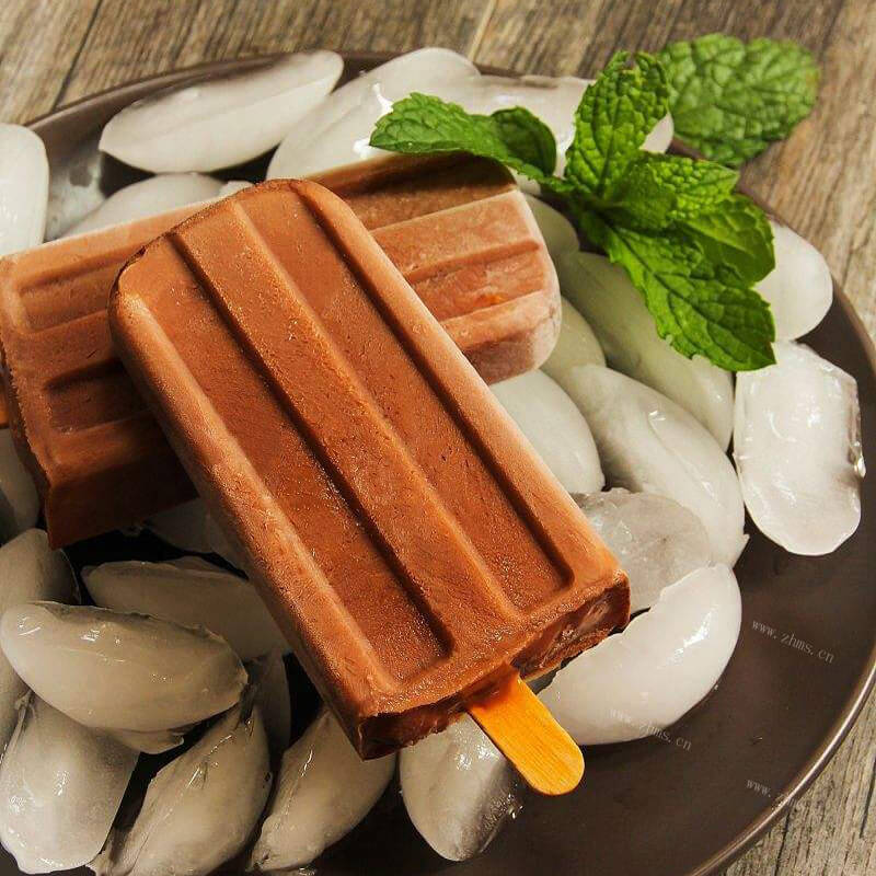 美味的牛奶巧克力冰棍