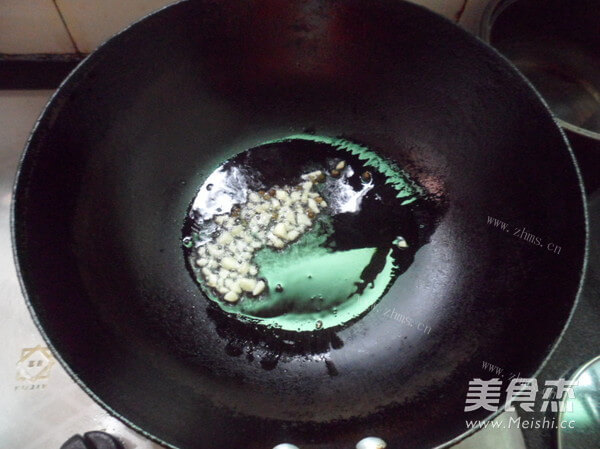 健康营养的炒三色素菜做法图解2)