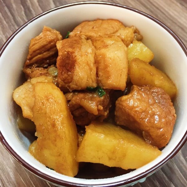 好吃的五花肉烧土豆