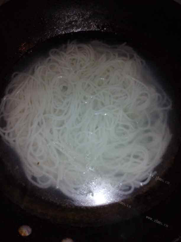 湖南特色小吃 美味辣椒炒肉盖浇米粉做法图解8)