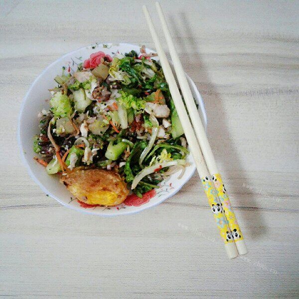 人间美味般的沙拉炒饭