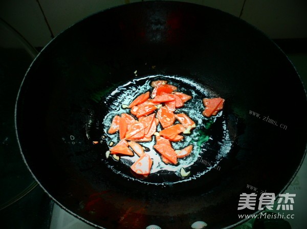 健康营养的炒三色素菜做法图解3)