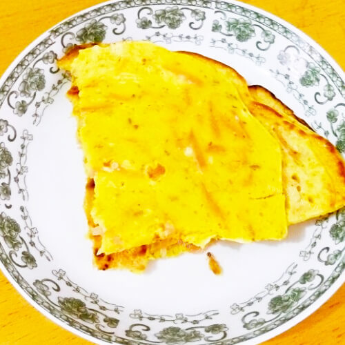 喷香的胡萝卜香肠鸡蛋饼