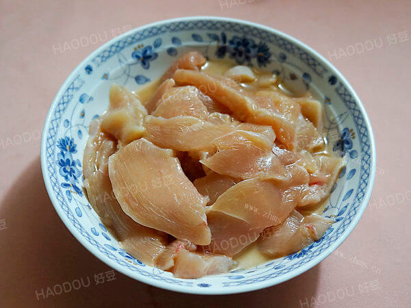 美味的番茄沙司鸡肉片做法图解1)