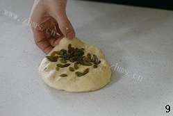 美味的干果葡萄干司康做法图解9)