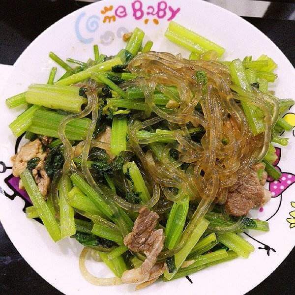 「家有大厨」芹菜炒肉丝粉