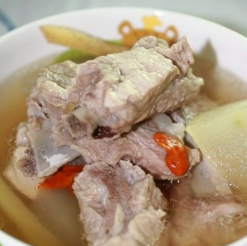 美味的冬瓜炖排骨汤 
