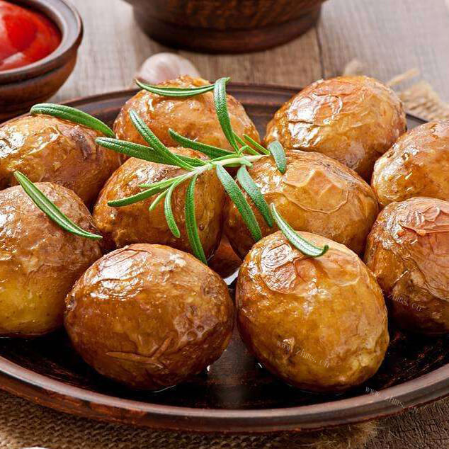 「健康美食」微波炉烤土豆