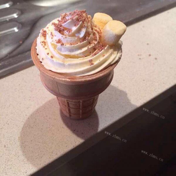 美味的冰淇淋甜筒