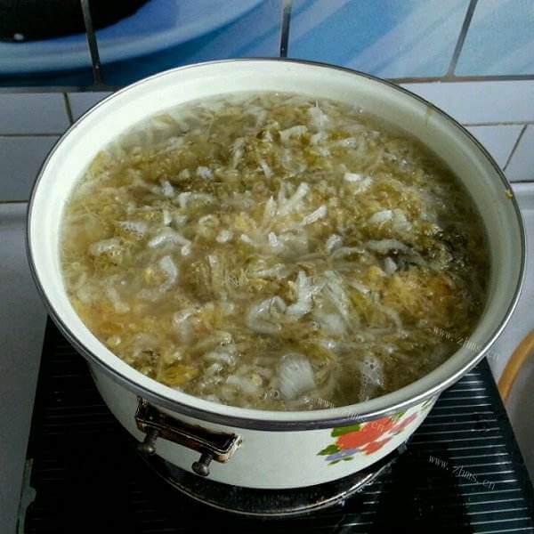 在家做的酸菜大骨头