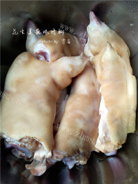养生好汤花生莲藕炖猪脚做法图解1)