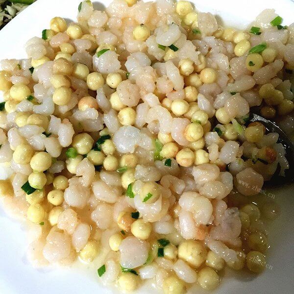 美味的莲子豆干炒鸡头米 