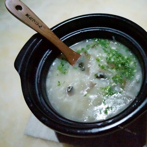 好吃的皮蛋瘦肉粥的简单做法 