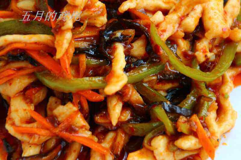 美味的鱼香鸡胸肉做法图解6)