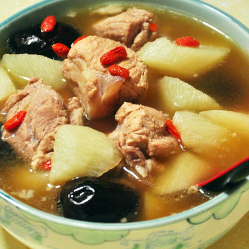 诱人的海带豆芽排骨汤
