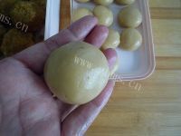 好吃的广式咖喱肉松月饼做法图解11)