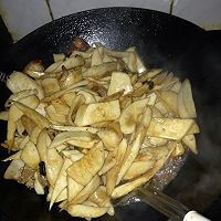 美味的肉片滑炒杏鲍菇做法图解7)