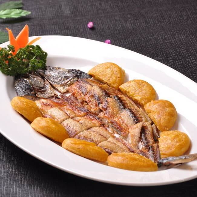 美味的鲅鱼头泡饼
